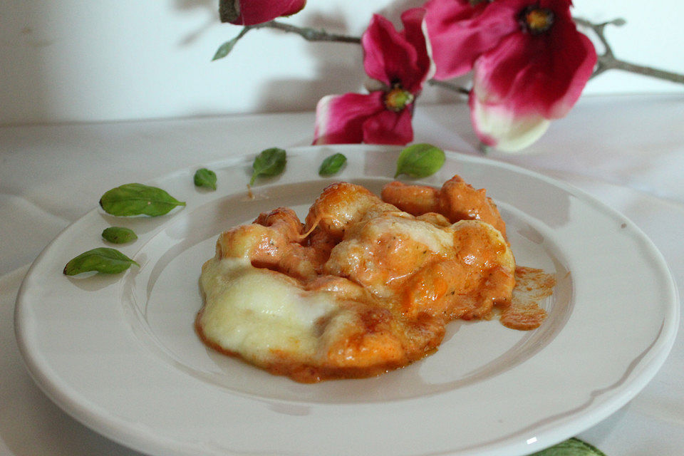 Gnocchi aus dem Ofen in Paprika-Tomaten-Sauce