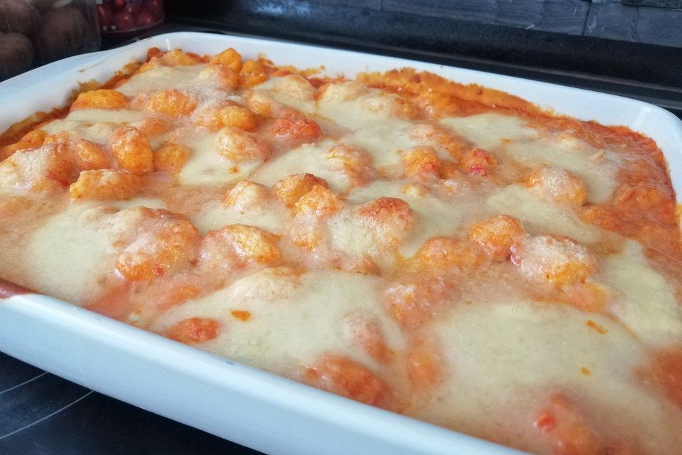 Gnocchi aus dem Ofen in Paprika-Tomaten-Sauce