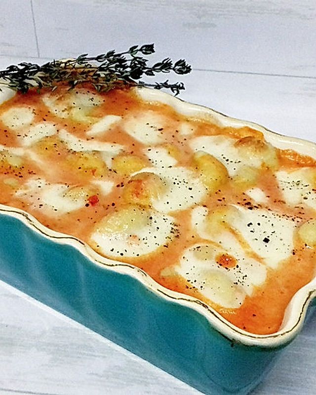 Gnocchi aus dem Ofen in Paprika-Tomaten-Sauce