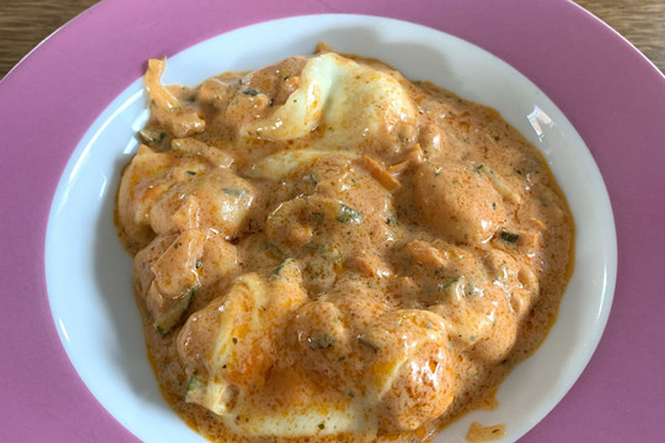 Gnocchi aus dem Ofen in Paprika-Tomaten-Sauce