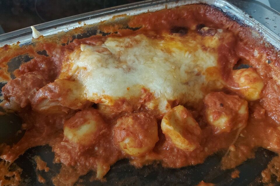 Gnocchi aus dem Ofen in Paprika-Tomaten-Sauce