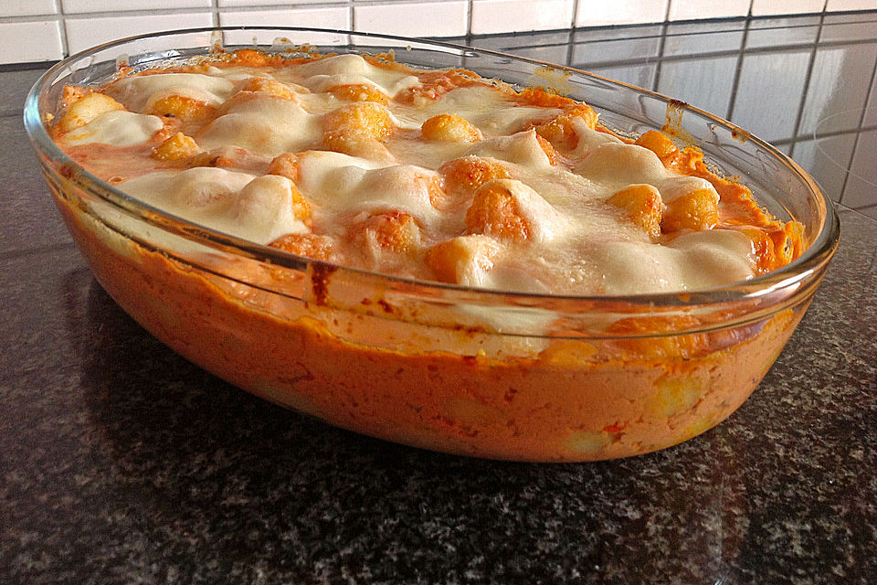 Gnocchi aus dem Ofen in Paprika-Tomaten-Sauce