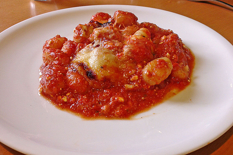 Gnocchi aus dem Ofen in Paprika-Tomaten-Sauce