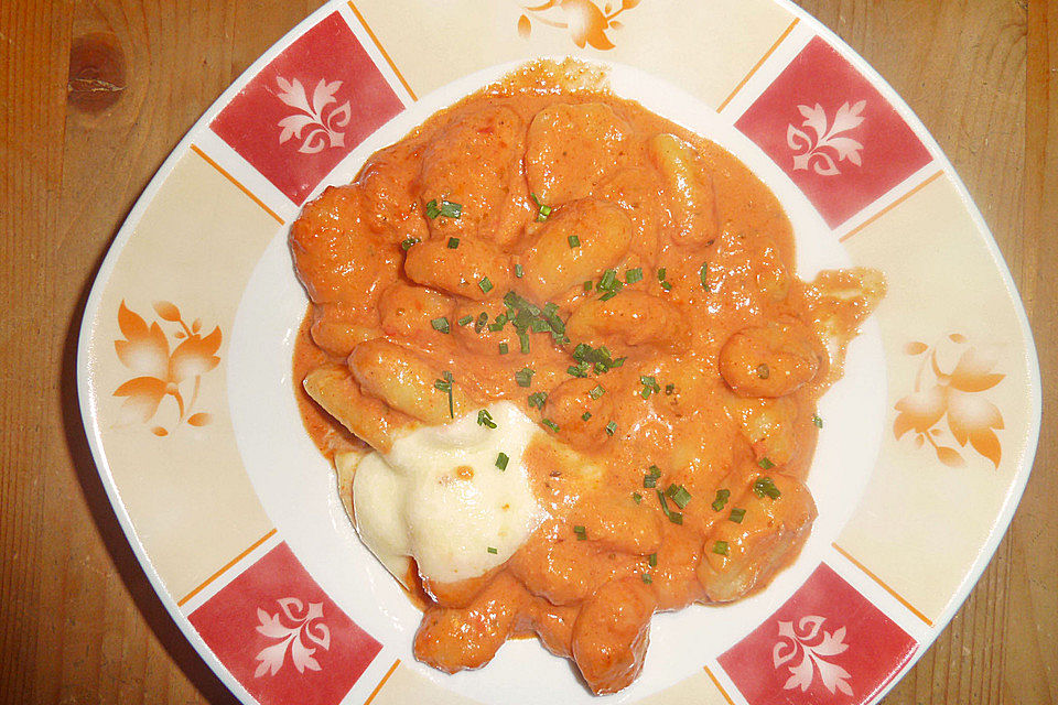 Gnocchi aus dem Ofen in Paprika-Tomaten-Sauce