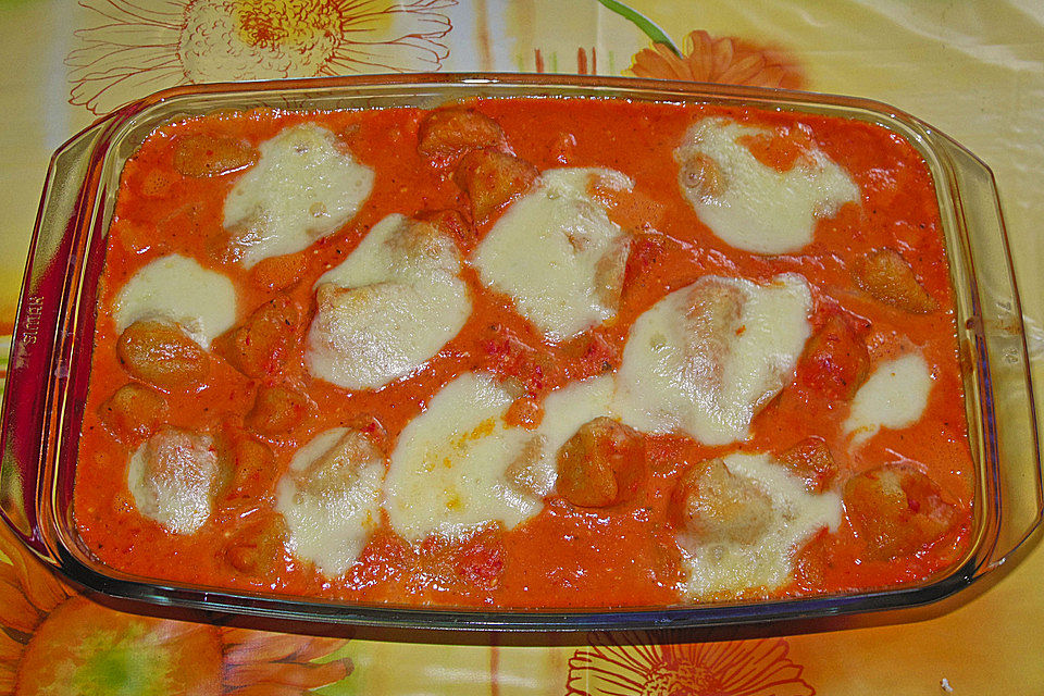 Gnocchi aus dem Ofen in Paprika-Tomaten-Sauce