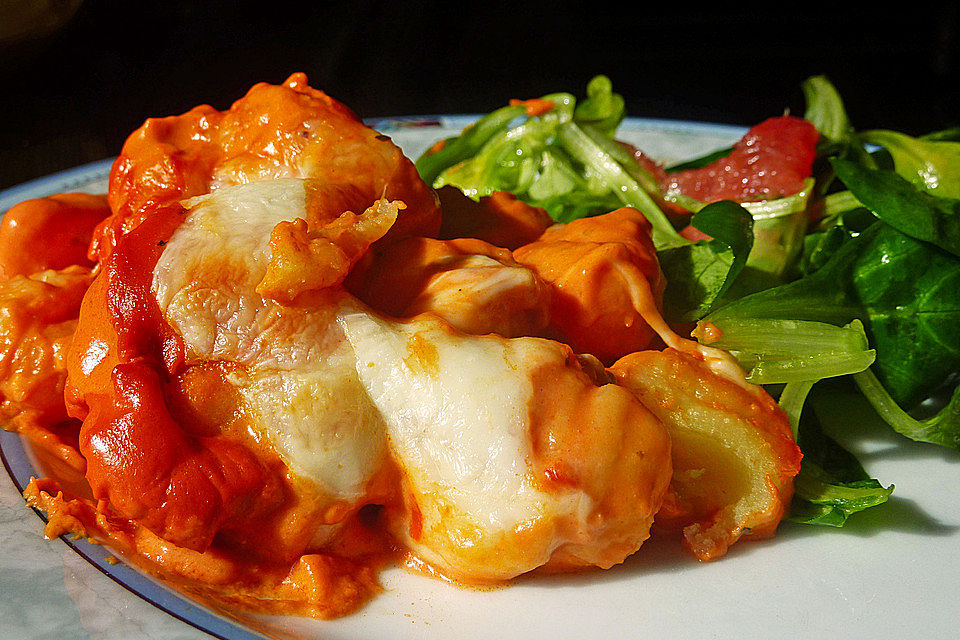 Gnocchi aus dem Ofen in Paprika-Tomaten-Sauce