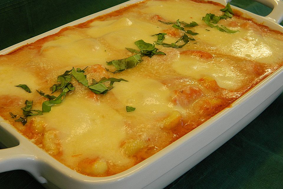 Gnocchi aus dem Ofen in Paprika-Tomaten-Sauce