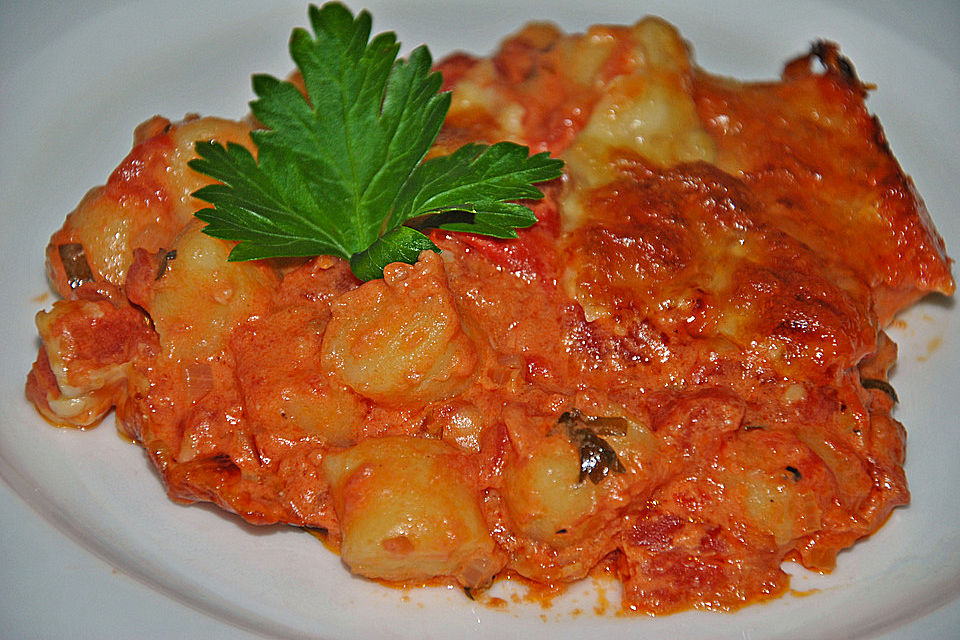 Gnocchi aus dem Ofen in Paprika-Tomaten-Sauce