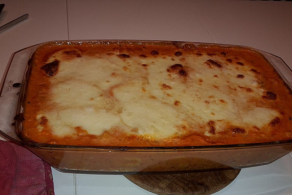 Gnocchi aus dem Ofen in Paprika-Tomaten-Sauce