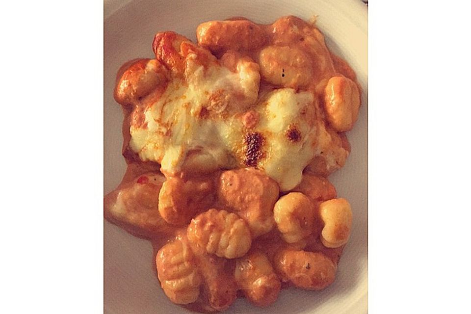 Gnocchi aus dem Ofen in Paprika-Tomaten-Sauce