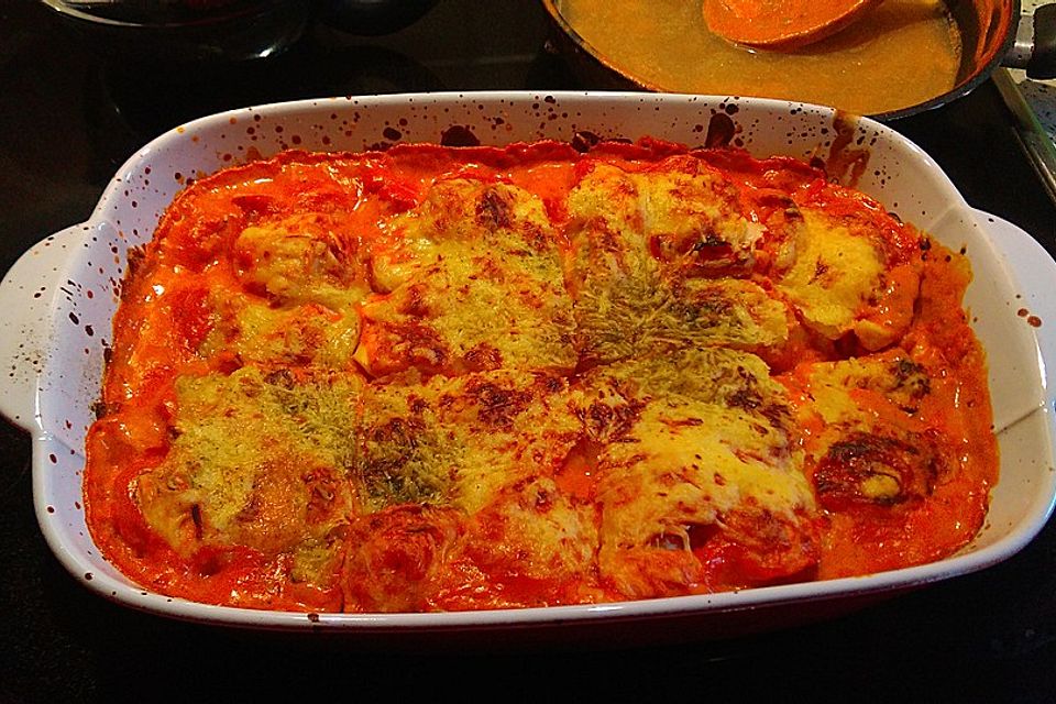 Gnocchi aus dem Ofen in Paprika-Tomaten-Sauce