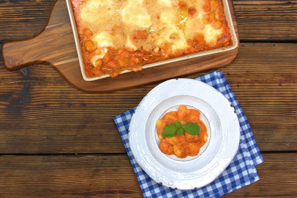 Gnocchi aus dem Ofen in Paprika-Tomaten-Sauce