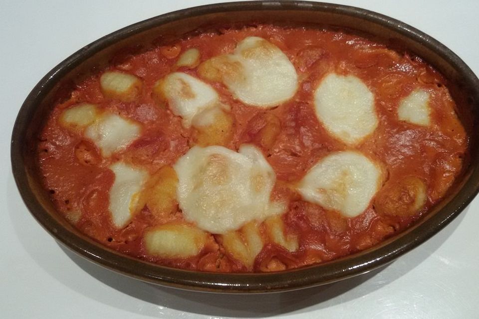 Gnocchi aus dem Ofen in Paprika-Tomaten-Sauce