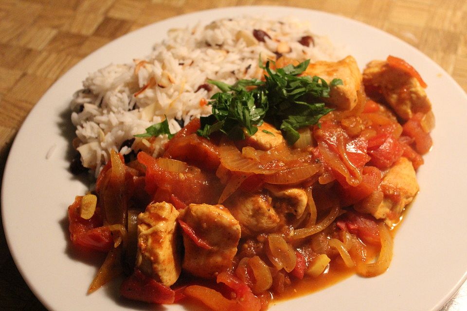 Huhn in Tomaten - Zwiebel - Sauce