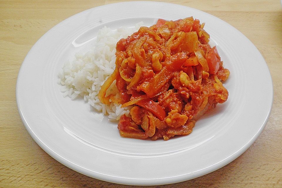 Huhn in Tomaten - Zwiebel - Sauce