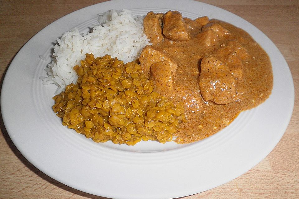 Huhn in Tomaten - Zwiebel - Sauce