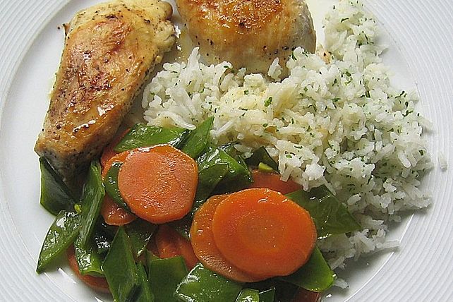 Hähnchenbrustfilet natur an glacierten Möhren und Zuckerschoten von ...