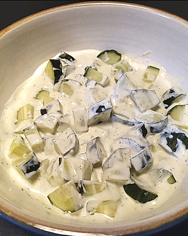Salatgurke mit Joghurtsauce