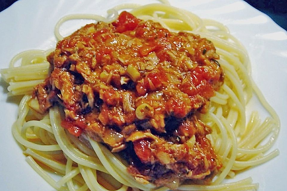 Spaghetti mit Tomaten - Thunfischsoße