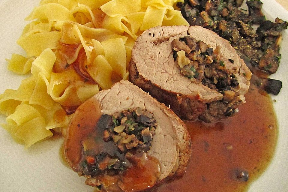 Gefülltes Schweinefilet mit Nüssen