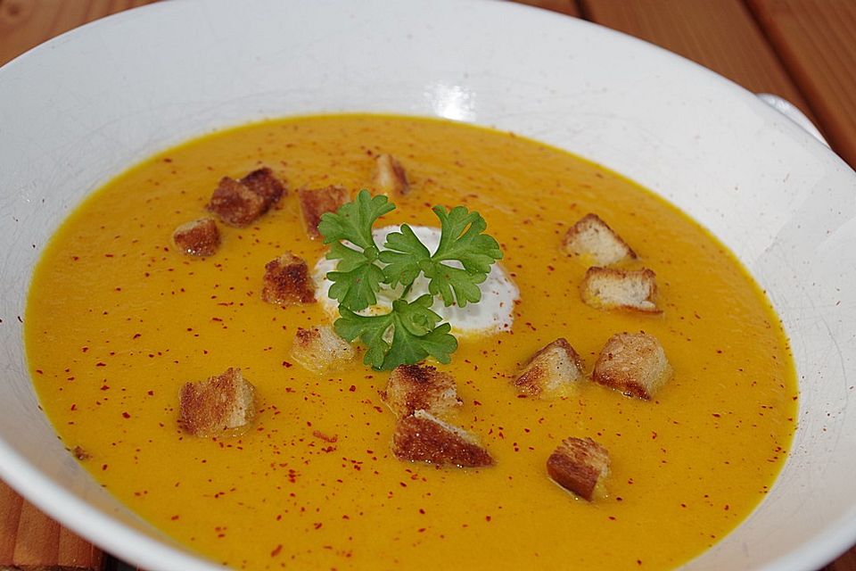 Möhren-Ingwer-Suppe mit Kokosmilch