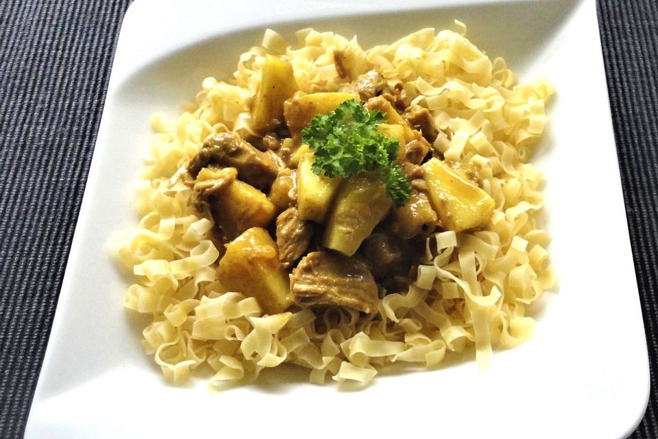 Putencurry mit Ananas in Kokosmilch