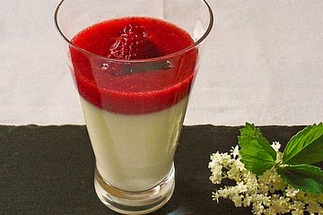 Erdbeer Holunder Panna Cotta Von Msdeluxe Chefkoch 