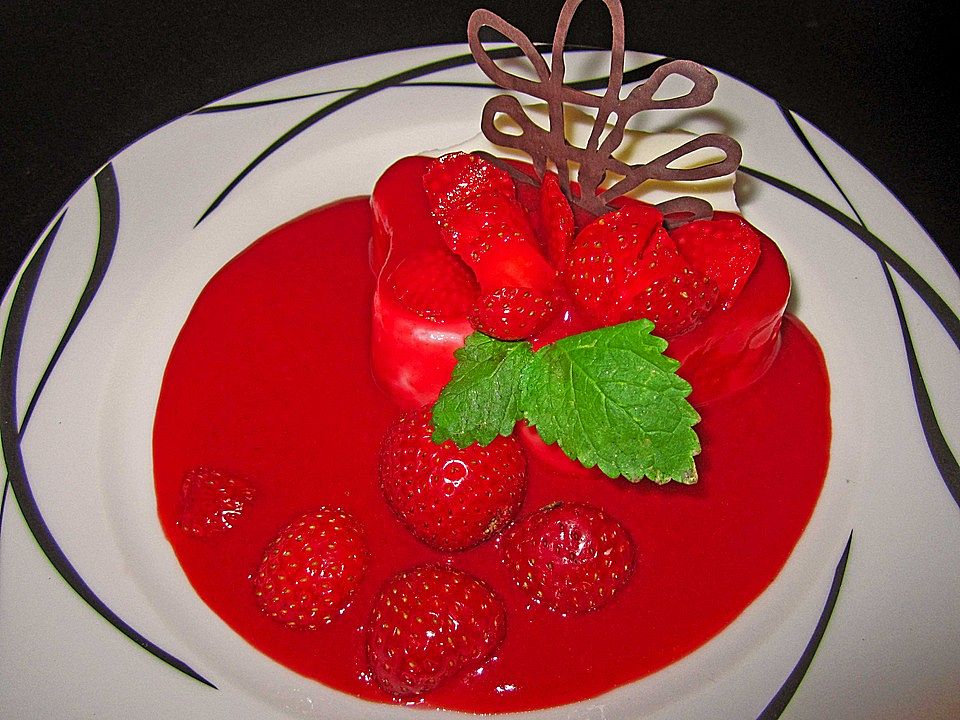 Erdbeer - Holunder - Panna Cotta von msdeluxe| Chefkoch