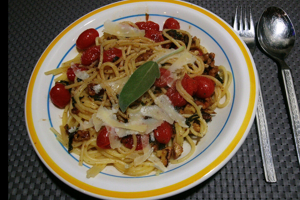 Spaghetti mit Salbei - Nuss - Butter