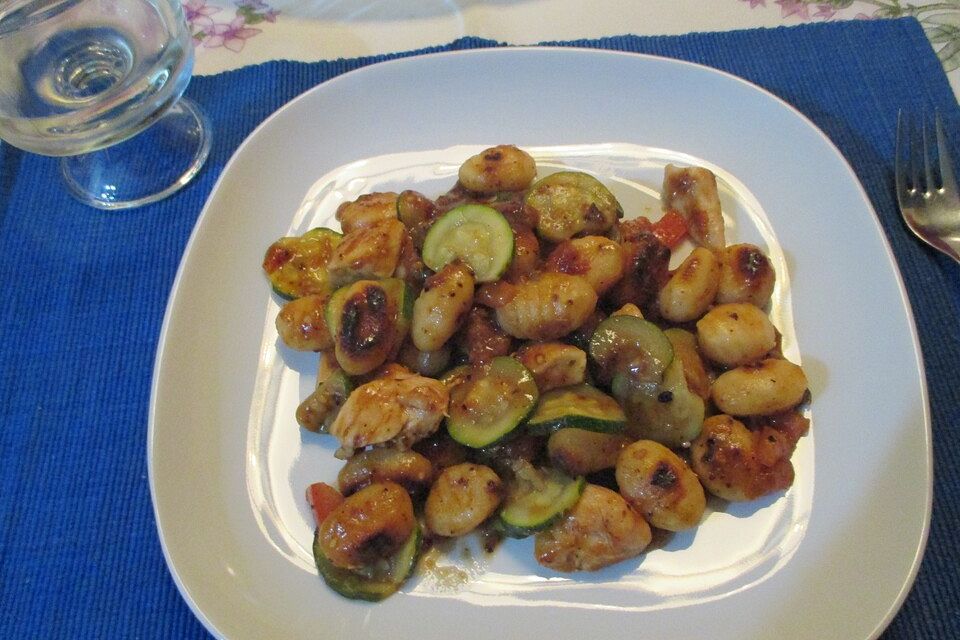 Hähnchen - Gnocchi - Gemüse Pfanne