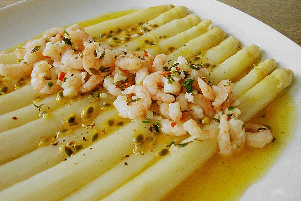 Spargel mit Maracuja - Vinaigrette und Garnelen