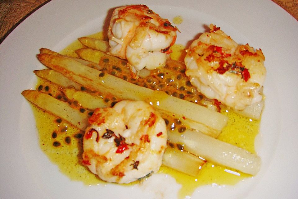 Spargel mit Maracuja - Vinaigrette und Garnelen