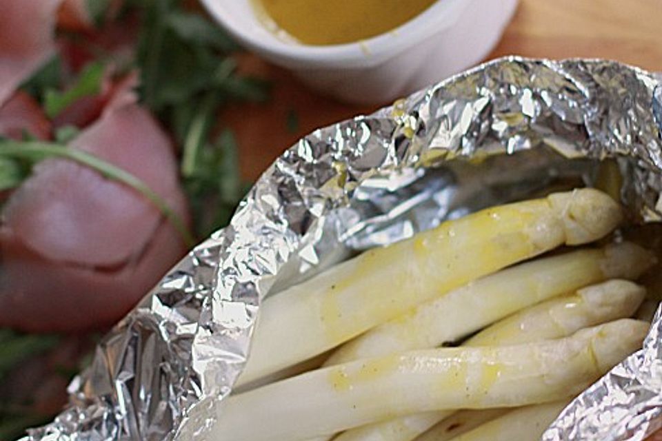 Spargel mit Maracuja - Vinaigrette und Garnelen