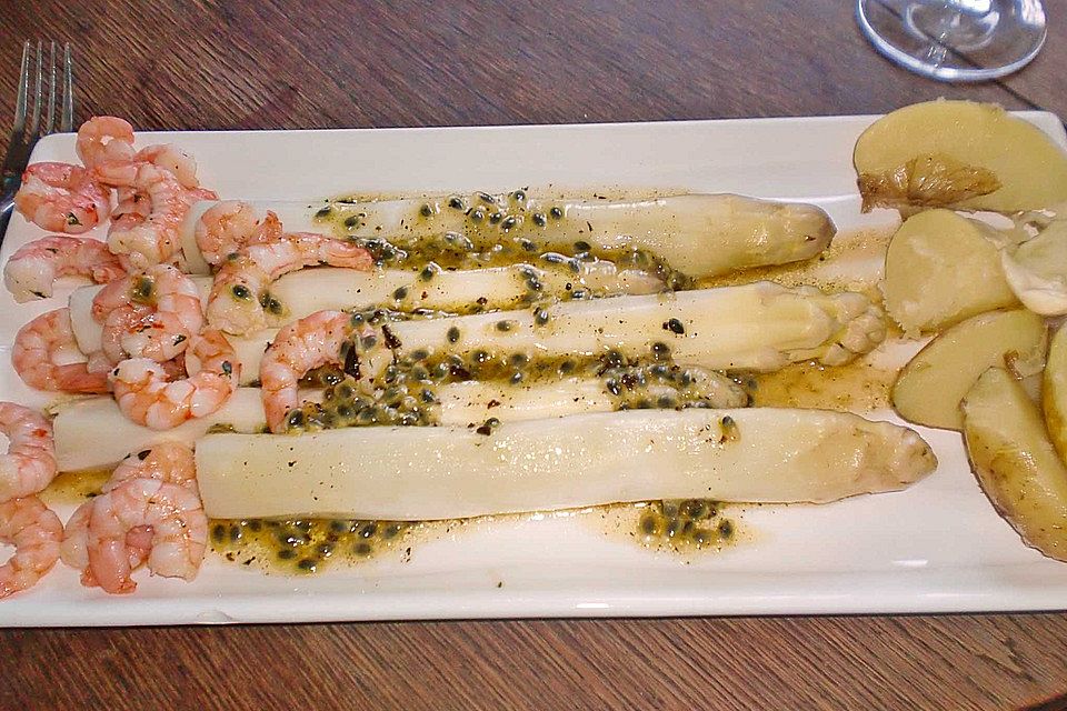 Spargel mit Maracuja - Vinaigrette und Garnelen