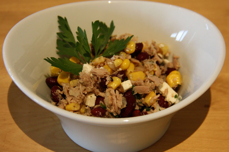 Thunfischsalat mit Kidneybohnen, Mais und Feta