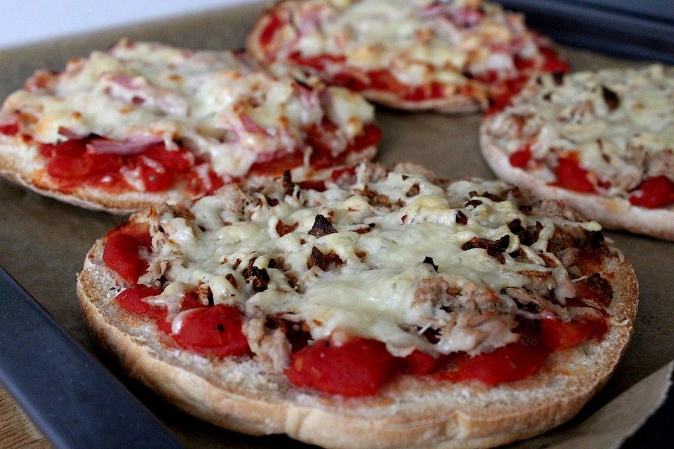 Fladenbrotpizza auf zweierlei Art