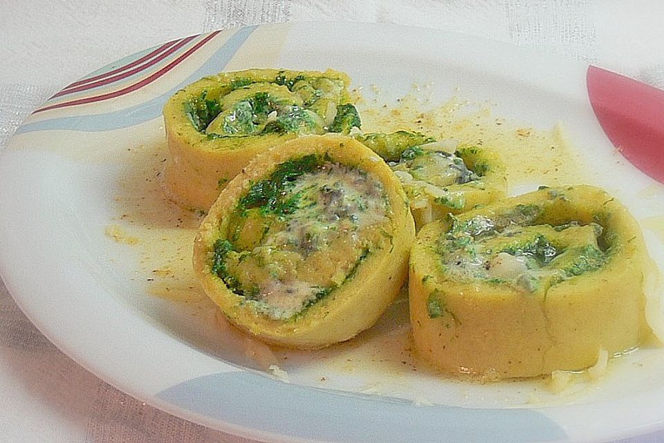 Kartoffel-Bärlauchroulade mit Gorgonzolafülle