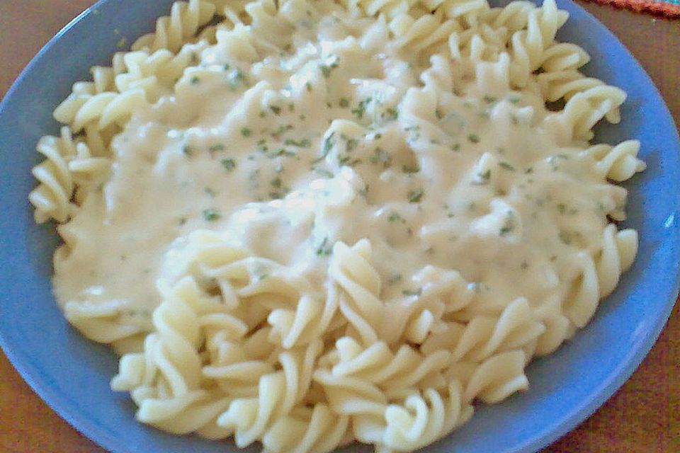 Nudeln mit Kräutersauce