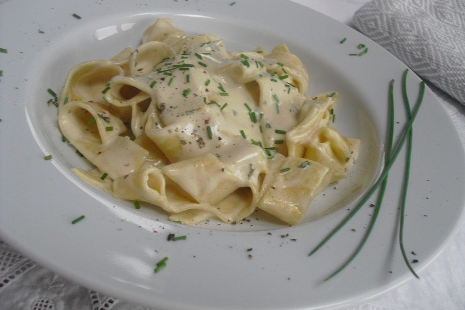 Nudeln mit Kräutersauce