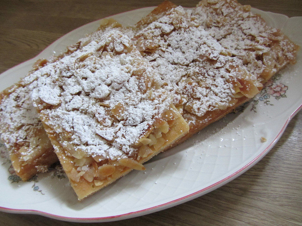 Buttermilch - Zucker - Mandel - Butterkuchen von diansche| Chefkoch