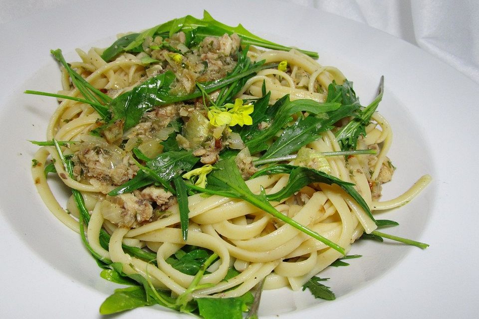 Spaghetti in Sardinen-Knoblauch-Soße mit Rucola