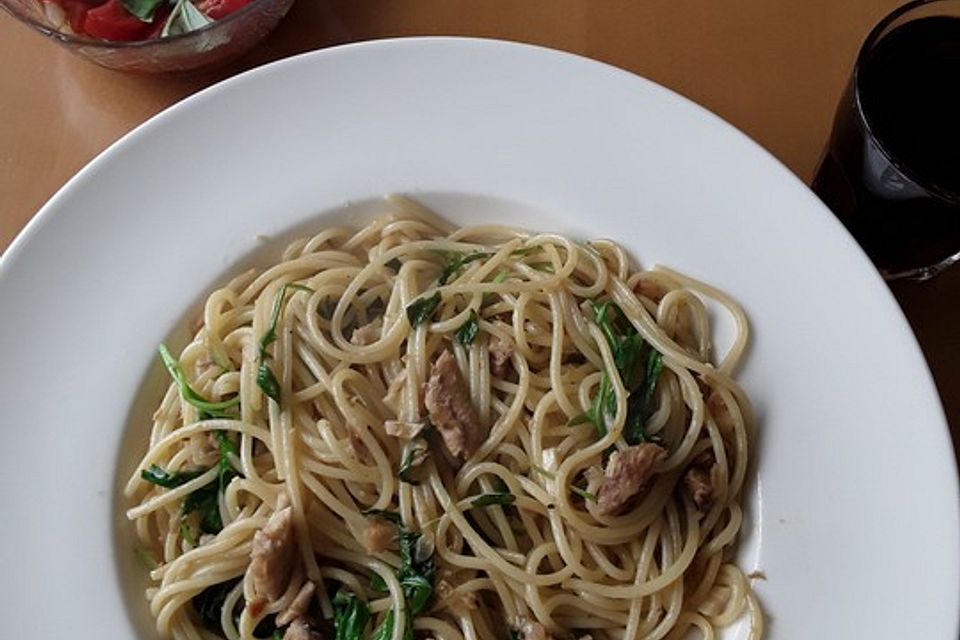 Spaghetti in Sardinen-Knoblauch-Soße mit Rucola