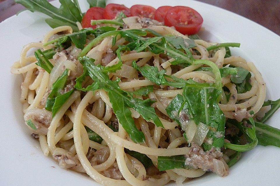 Spaghetti in Sardinen-Knoblauch-Soße mit Rucola