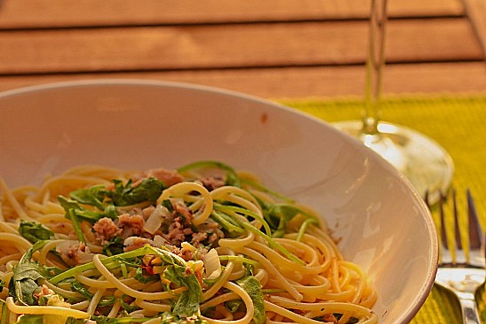 Spaghetti in Sardinen-Knoblauch-Soße mit Rucola