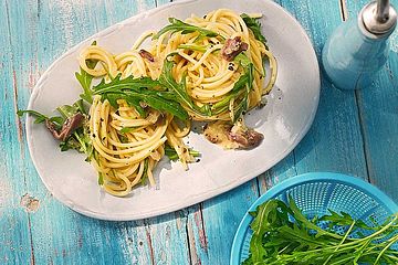 Spaghetti in Sardinen-Knoblauch-Soße mit Rucola