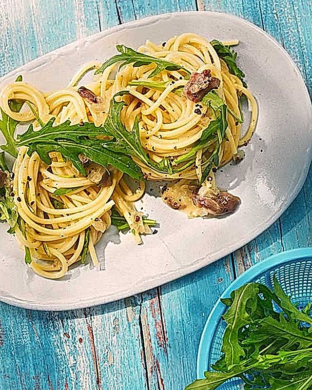 Spaghetti in Sardinen-Knoblauch-Soße mit Rucola