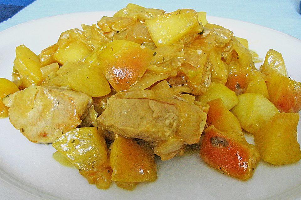 Apfel - Zwiebel - Pfanne mit Schweinemedaillons