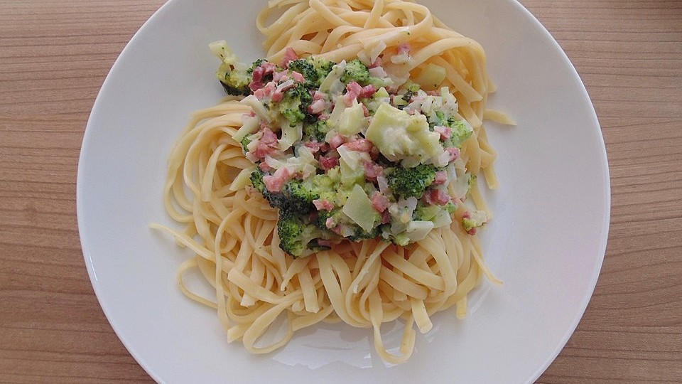 Brokkoli - Speck - Sauce auf Nudeln von ursibu| Chefkoch