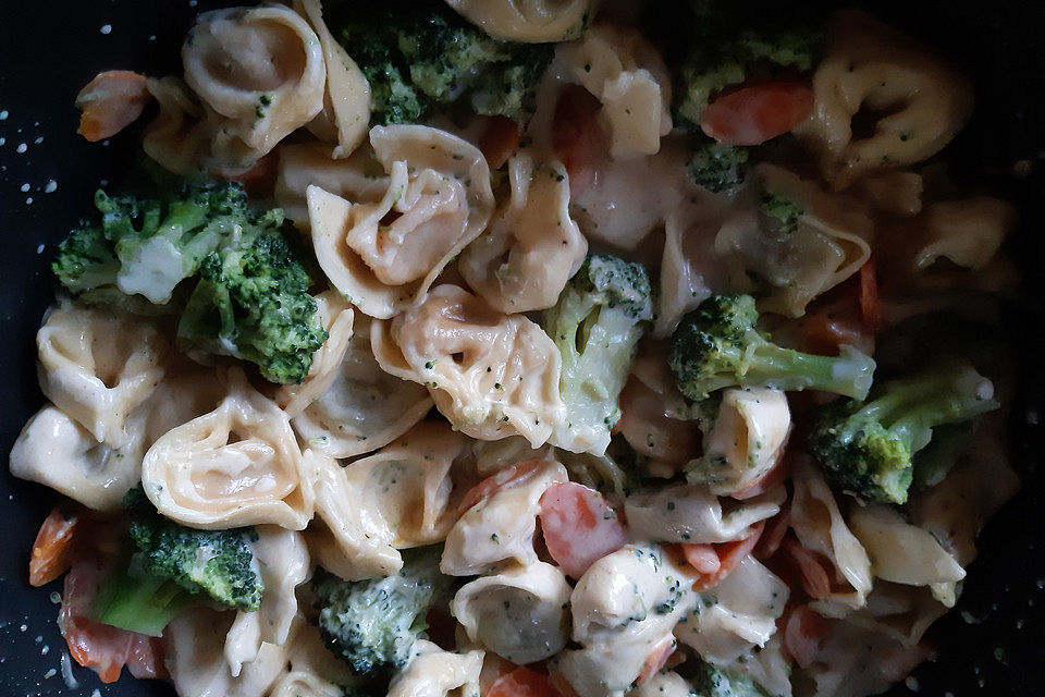 Tortellini mit Brokkoli und Karotten