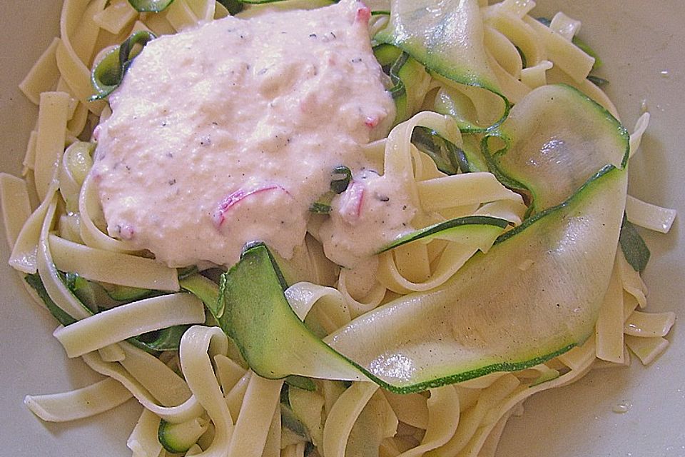 Zucchini - Tagliatelle in Sahne - Chili - Knoblauch - Sauce